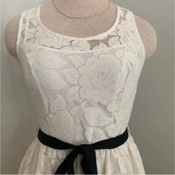 Monteau Lace Dress Ivory with black ribbon belt Size Small - Picture 4 of 9